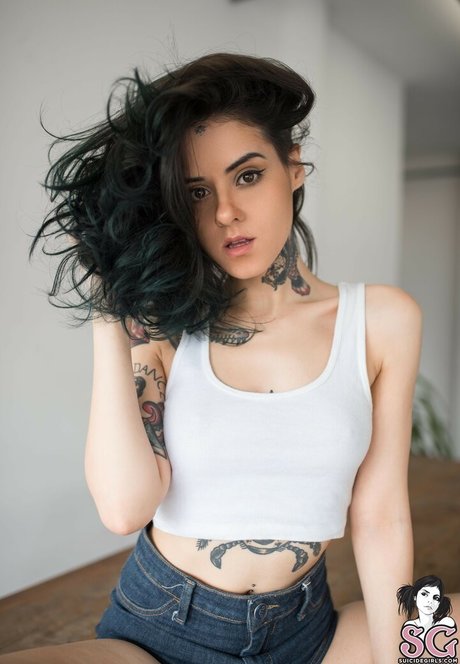 Adriella Stormovski model high quality img