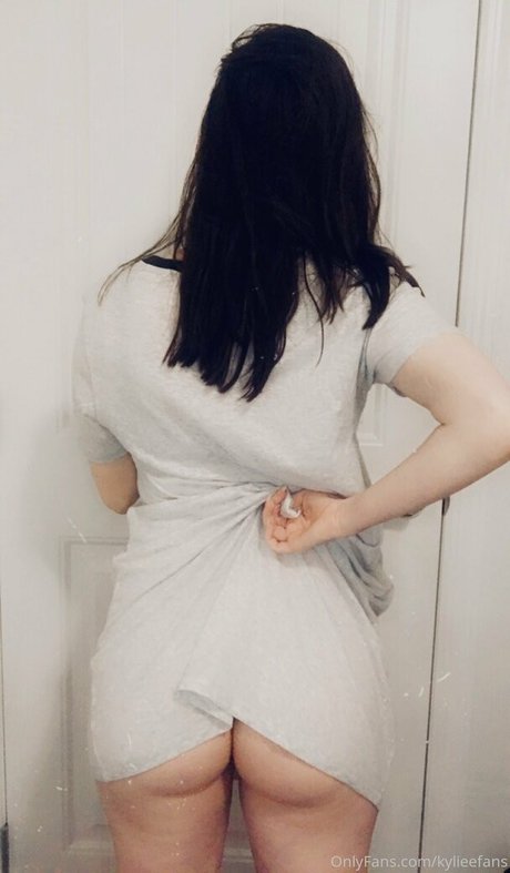 KylieeOW erotic model pictures