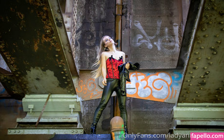 Lady Annabelle pretty pornstar photos