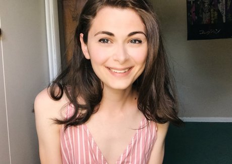 Harper Finch nude star photo