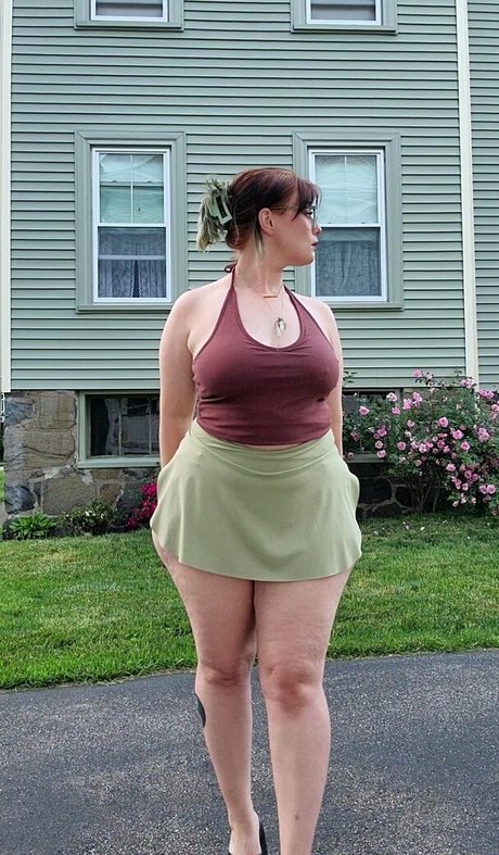 Shiny Says model pornographic pics