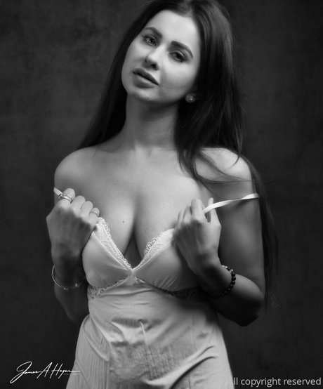 Meeti Kahler art model galleries