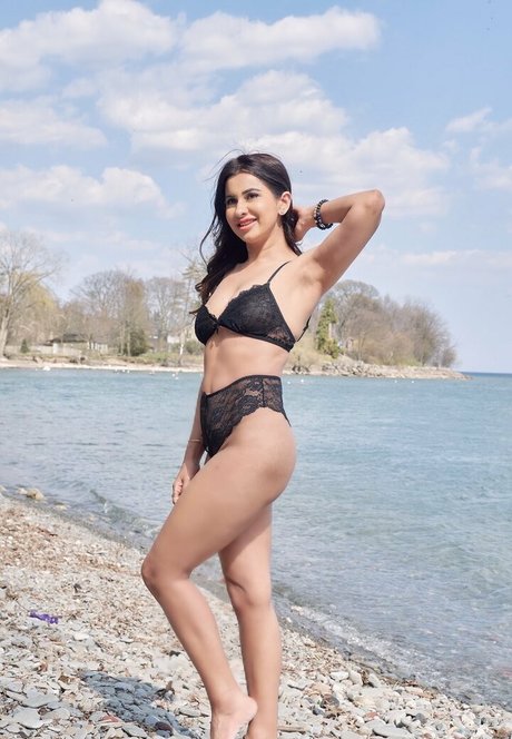 Meeti Kahler pretty actress images