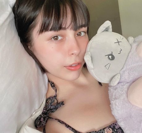 Rae Law hd actress photo