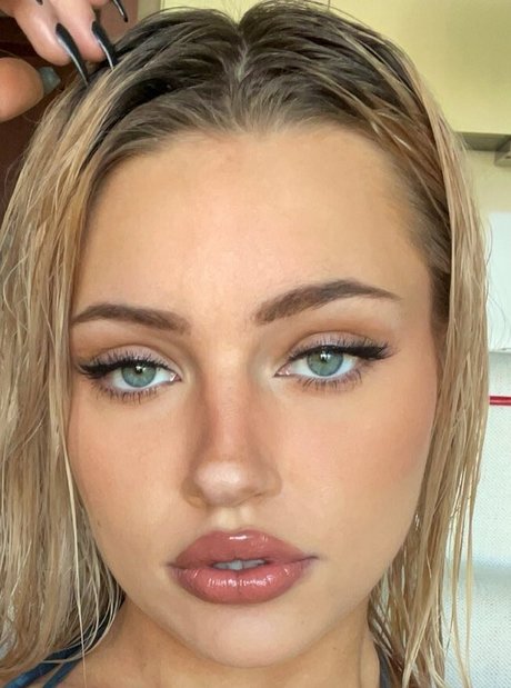 Willow Barbie perfect actress img