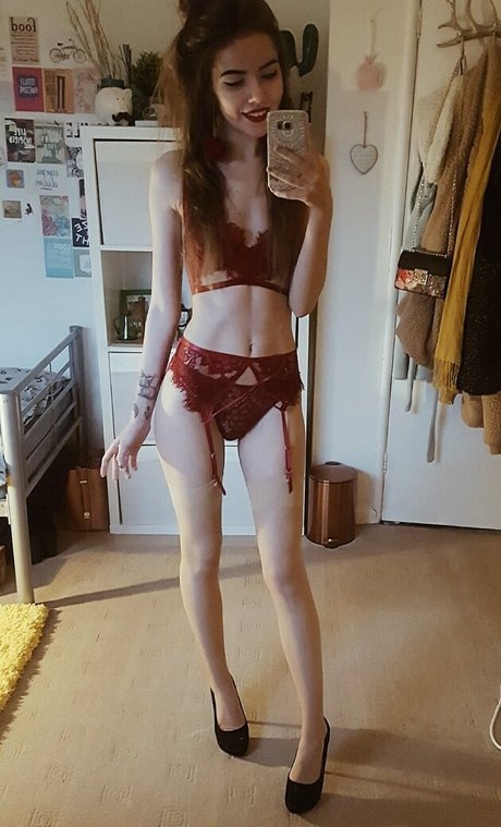 aemreynolds model adult pic