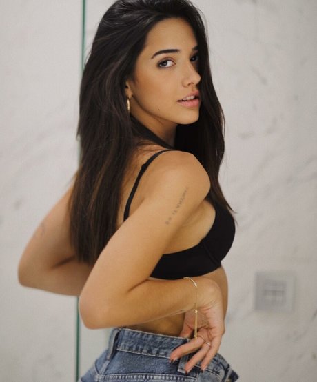 Angela Marmol star sexy pic