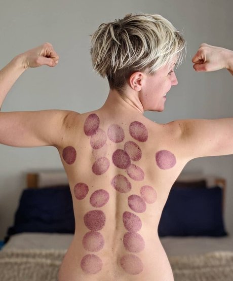 Hannah Hart model hd pic