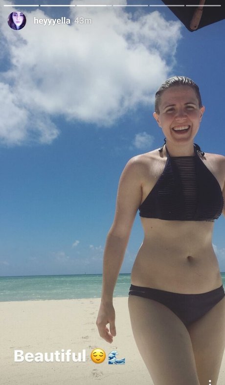 Hannah Hart adult actress pics