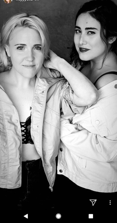 Hannah Hart porn actress picture