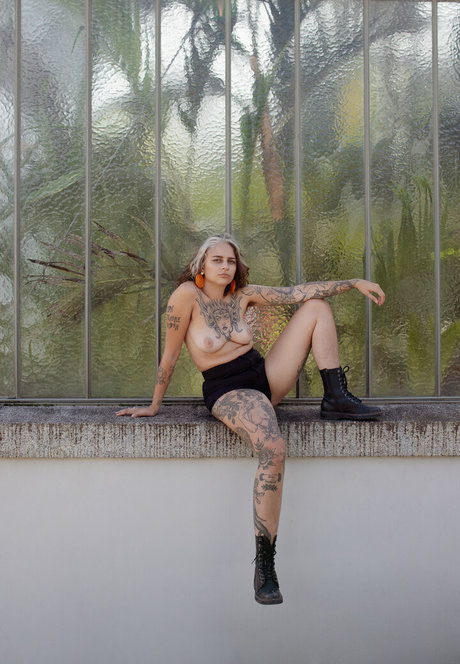 Le Corps La Maison L esprit porn star archive