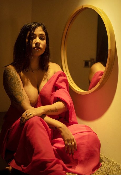 Yajnaseni hot actress pic