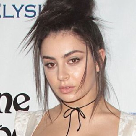 Charlie XCX model naked photos