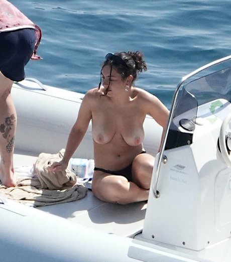 Charlie XCX nice star pictures