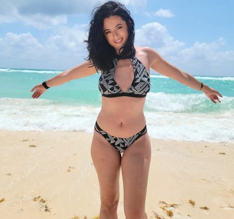 LunaLux ASMR erotic model picture