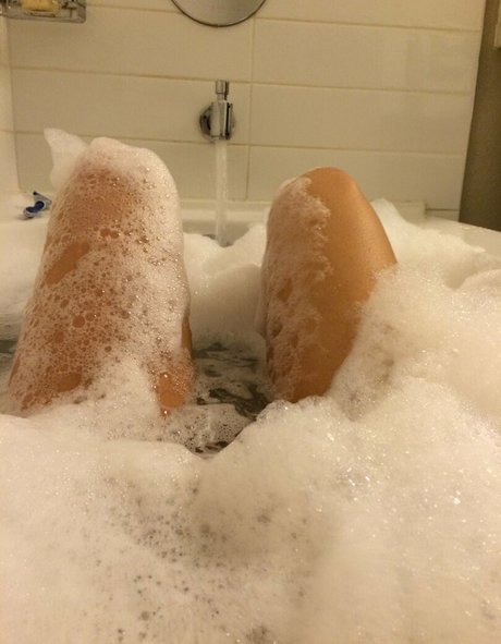 Britne Oldford model pretty pic