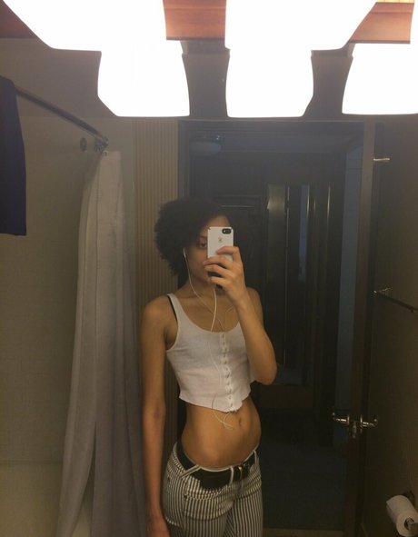 Britne Oldford hot model pic