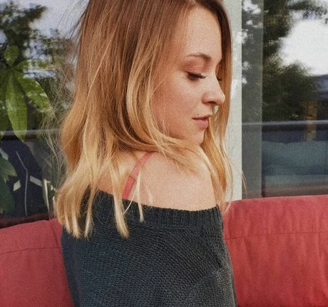 rainbowf0x naked star picture