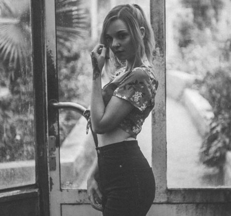 rainbowf0x pretty pornstar photo