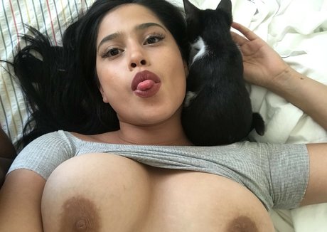 LaMoneyDiosa hot model images