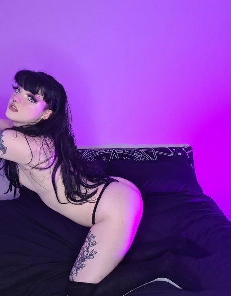 mybeautifulnightmare model nude pics