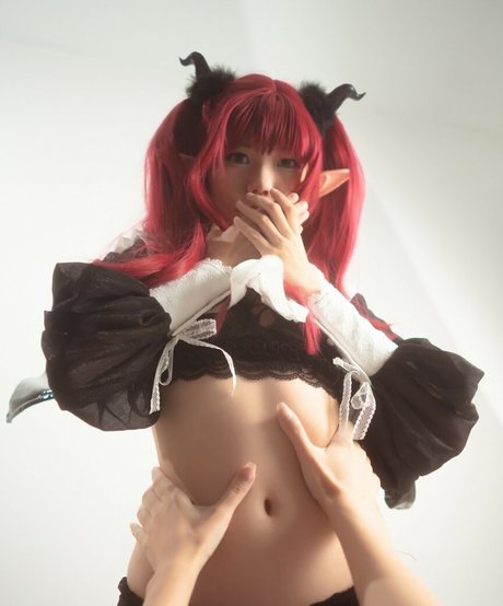 TibyTinneh hot model photo