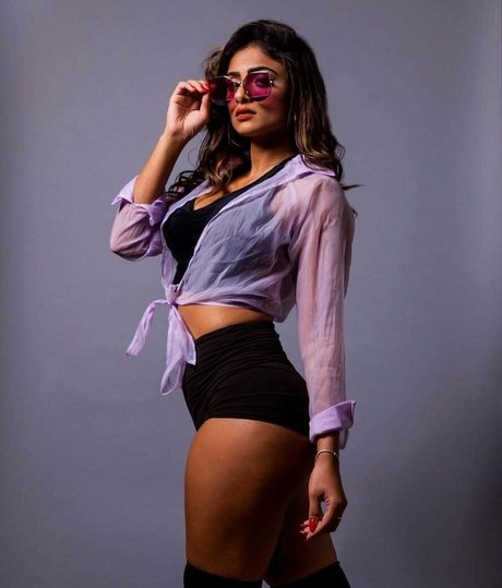 JulieeBaybee nude model picture