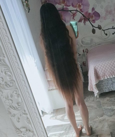 EnvoyFromVenus model nude photos