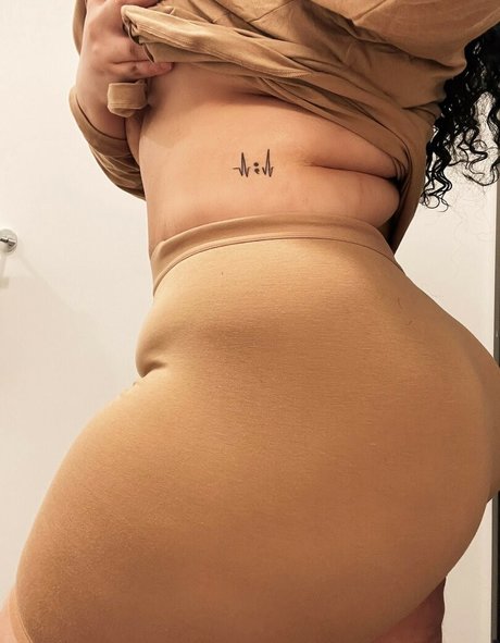 Tanya Mayenge model pretty picture