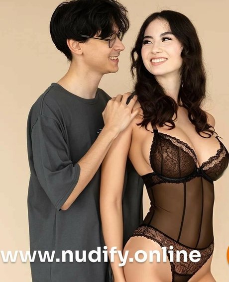 busty petite onlyfans free nude pic