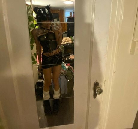 Saintsgoth star nudes photo