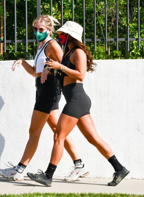 Vanessa Hudgens model hot pics