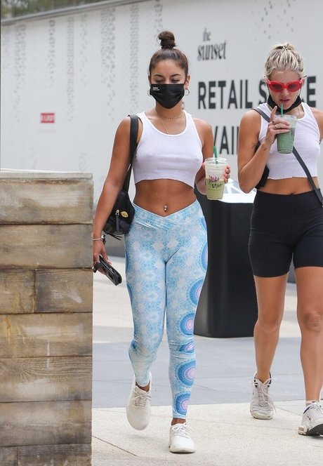 Vanessa Hudgens pretty actress photo