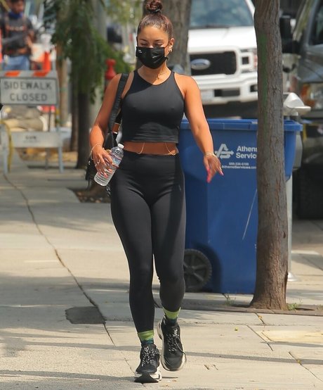 Vanessa Hudgens art actress pic