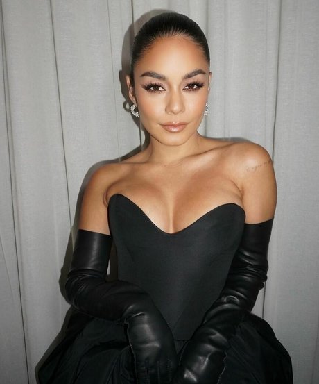 Vanessa Hudgens hot model gallery