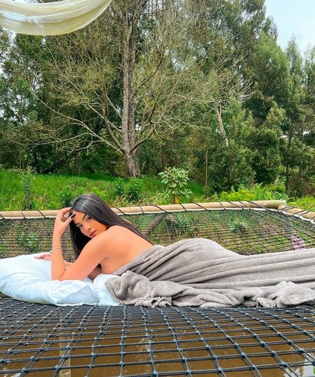 Gemeas Abello art model pic