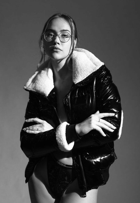 Maarya Maaryam best star pictures