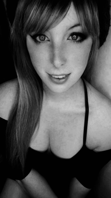 Merry Cherry Bomb erotic star images