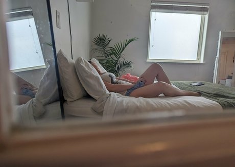 littlemisszoe pretty model photo