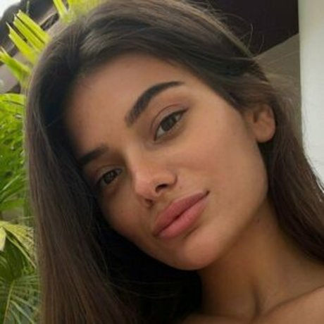 Eva Blume pretty model img