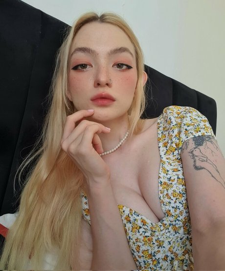 akchoriii pornstar beautiful pics