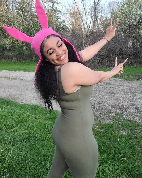 Animated Aja art star archive