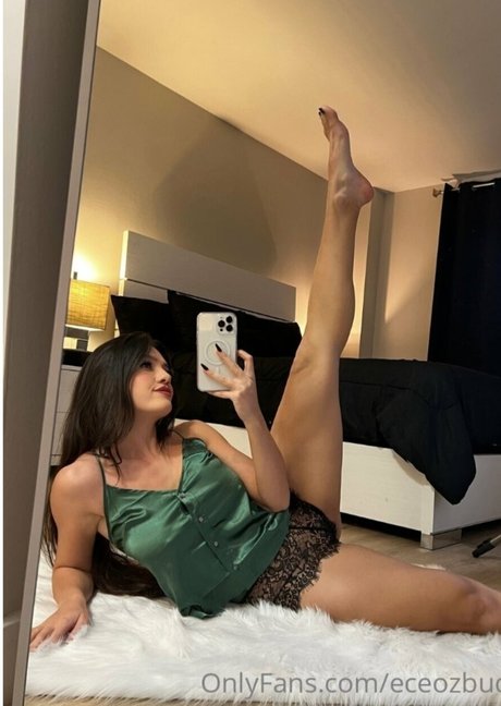 Eceozbudak pretty model img