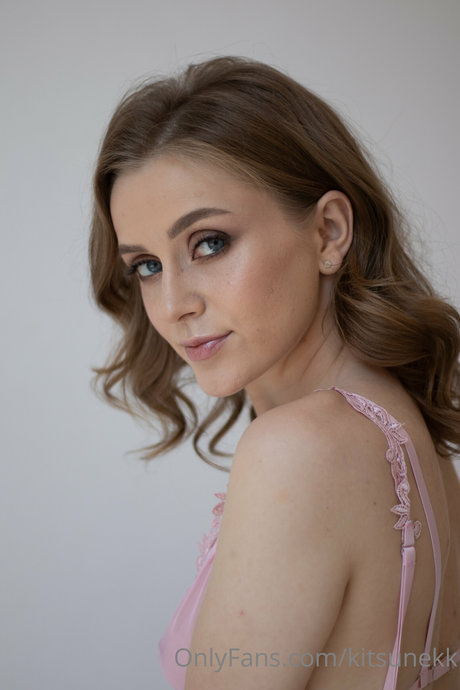 _Kitsune_ pretty pornstar pic