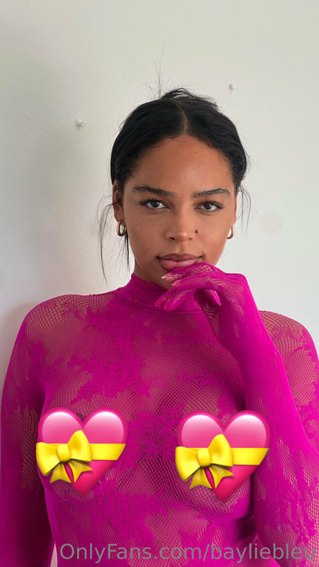 hottest young onlyfans top picture