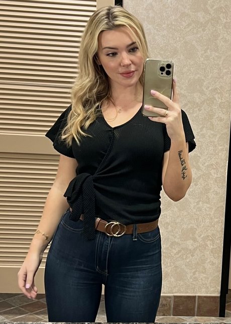 Katie Lalinde model exclusive galleries