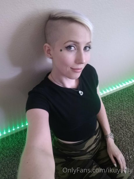 Ikuy Cosplayer sex star image