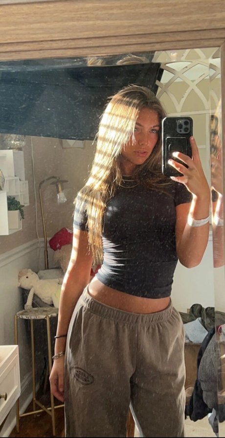 Jordan Beckham beautiful actress pic