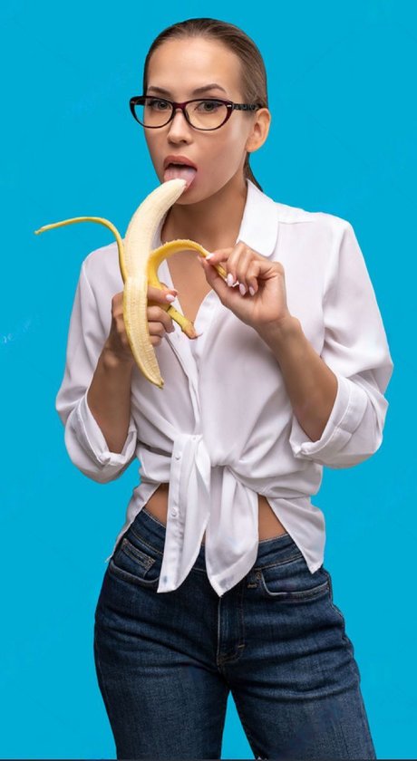 shorts onlyfans pornographic image