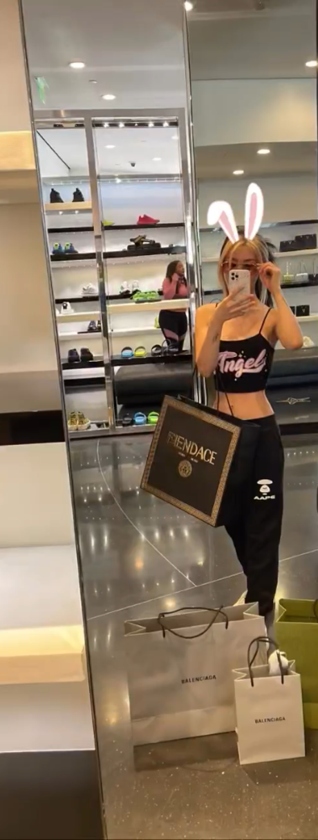 AHRA REI Profile pic